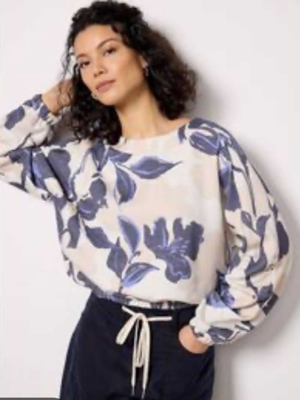 BOGO! Evereve Floral Print Ruched Sleeve Pullover Top Tan Blue Size Small - Picture 10 of 10